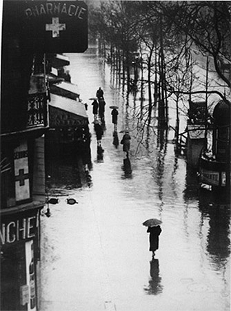 In Paris- Brassaï, seudónimo de Gyula Halász (1899 - 1984)